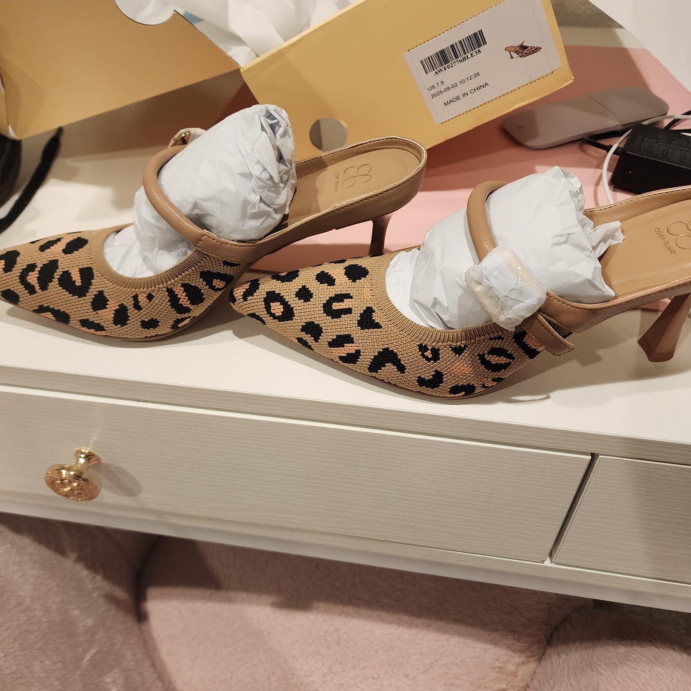 Leopard Print Women's Heels NEW! 7.5 size
